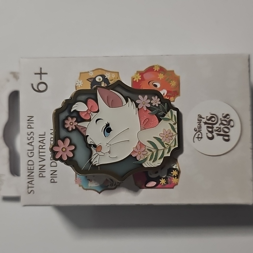 Disney Cats Portraits Box Stained Glass Pin Marie From Aristocats